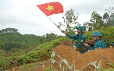Dân quân xã Thịnh Hưng, huyện Yên Bình diễn tập chiến đấu trị an.