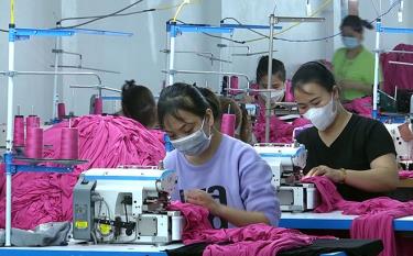 The Hai Dang garment production workshop in Yen The town, Luc Yen district.