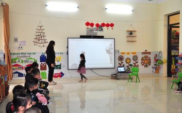 Một giờ học của cô và trò lớp 4 tuổi A, Trường Mầm non Sơn Thịnh.