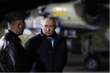 Tổng thống Nga Vladimir Putin trong chuyến thăm căn cứ Torzhok hôm 27/3.