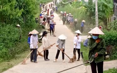 Nhân dân thôn Yên Thành, xã Hưng Thịnh (Trấn Yên) thực hiện tốt công tác vệ sinh môi trường định kỳ hàng tháng.
