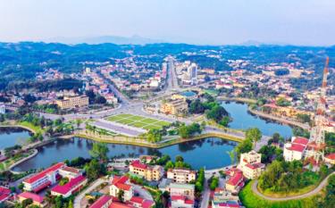 An aerial view of the centre of Yen Bai city.
