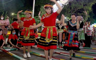 Hướng tới kỷ niệm 79 năm Ngày thành lập Đảng bộ thành phố và 70 năm Chiến thắng lịch sử Điện Biên Phủ, thành phố sẽ tổ chức nhiều hoạt động văn hoá văn nghệ đặc sắc, thu hút đông đảo nhân dân tham gia.