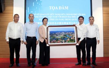 She went on to say that Hekou district pledged to popularise the images of Yen Bai city in particular and Yen Bai province in general so that more international friends know about the Vietnamese locality.