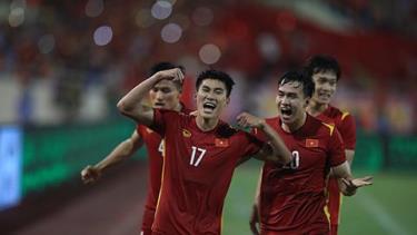 Nhâm Mạnh Dũng ăn mừng sau khi ghi bàn thắng duy nhất giúp U23 Việt Nam giành Huy chương vàng SEA Games 31