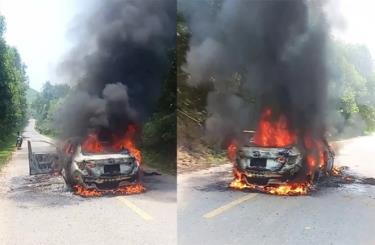 Chiếc ô tô bốc cháy ngùn ngụt khi đang lưu thông trên đường