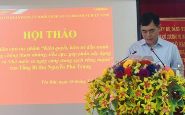 Đồng chí Đỗ Quang Minh - Bí thư Đảng ủy Khối phát biểu tham luận.