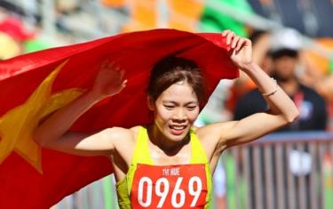 Phạm Thị Huệ giành HCV 5.000m.