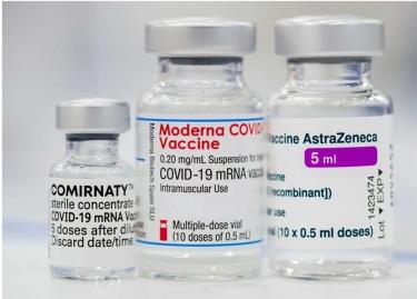PGS Đỗ Văn Dũng cho rằng loại vaccine Covid-19 nào cũng có tác dụng phụ.