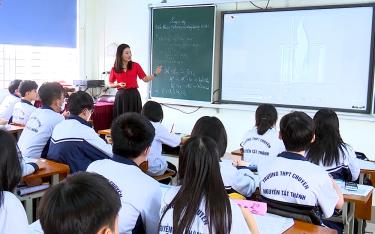 Một tiết học của cô và trò Trường THPT Chuyên Nguyễn Tất Thành.