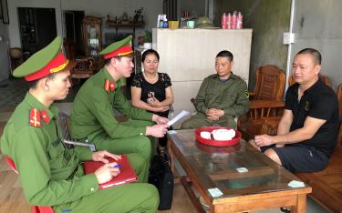 Cán bộ, chiến sĩ Công an xã Việt Cường đẩy mạnh tuyên truyền, phổ biến, giáo dục pháp luật cho nhân dân.