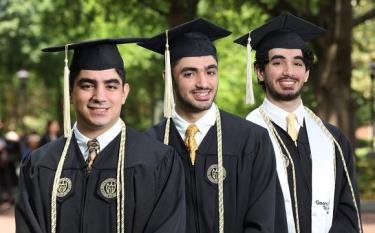 Ba anh em trong lễ tốt nghiệp đại học vào tháng 5 vừa qua.