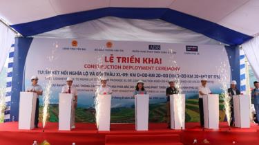 Scene at the groundbreaking ceremony of the road connecting Nghia Lo and Noi Bai - Lao Cai expressway

