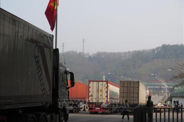 Xe hàng xuất nhập khẩu thông quan qua cửa khẩu Kim Thành - Lào Cai. (Ảnh tư liệu)