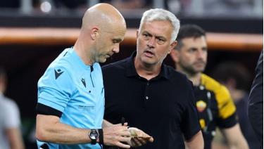Huấn luyện viên Jose Mourinho bị cáo buộc xúc phạm trọng tài Anthony Taylor trong trận chung kết Europa League.