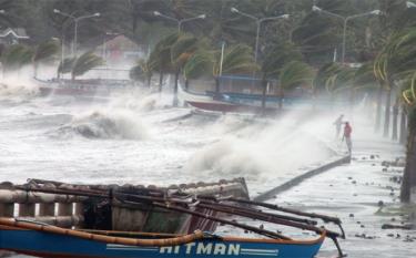 Áp thấp nhiệt đới gây mưa dông mạnh, có khả năng xảy ra lốc xoáy, gió giật mạnh, ảnh hưởng tới tàu thuyền trên vịnh Bắc Bộ