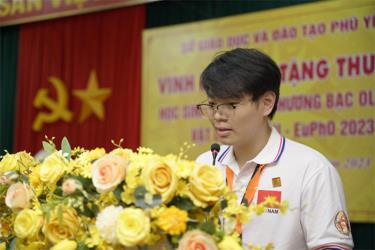 Võ Minh Đăng phát biểu tại lễ vinh danh do Sở GD-ĐT Phú Yên phối hợp với Trường THPT chuyên Lương Văn Chánh tổ chức chiều 24.6