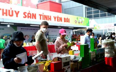 Many kinds of agricultural products of Yen Bai have been chosen by not only local consumers but also those in Hanoi.
