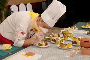 Thí sinh Nguyễn Hữu Thiên Ân là thí sinh nhỏ tuổi nhất lọt vào vòng chung kết của Cuộc thi đầu bếp bánh tài năng Việt Nam.