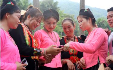 Từ nguồn vốn hỗ trợ của Chương trình, đồng bào các dân tộc trên địa bàn tỉnh Yên Bái đã được tham gia các lớp tập huấn, các lớp đào tạo nghề để nâng cao năng lực trong công tác giảm nghèo