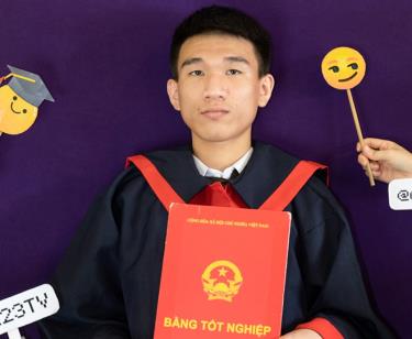 Nguyễn Mạnh Hùng, học sinh lớp 12A3, Trường THPT Trưng Vương (Văn Lâm, Hưng Yên) là một trong ba thủ khoa khối A00 toàn quốc với số điểm 29,35.