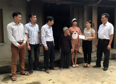 Các tổ chức, cá nhân giúp đỡ em Nguyễn Thị Hiếu.