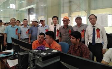 Leaders of Yen Bai province and delegates visit the operation system of Pa Hu Hydropower Plant, which came into operation in October 2020