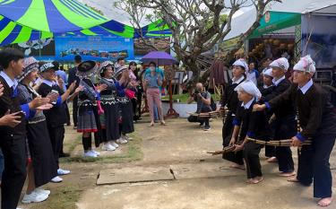 Khen (panpipe) performance of the Mong people in Yen Bai province recently included in the National Intangible Cultural Heritage List in the form of folk performing arts.
