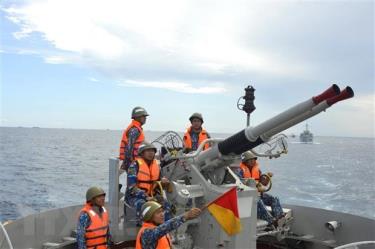 Hoạt động huấn luyện, bắn đạn thật trên biển của Bộ Tư lệnh Vùng 2 Hải quân.
