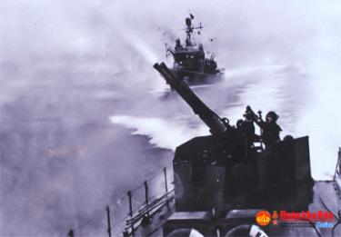 Tàu hải quân chiến đấu bắn máy bay Mỹ tại Lạch Trường (Thanh Hóa) ngày 5/8/1964.