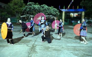 Performance team of Che Cu Nha commune’s Ho Chi Minh Communist Youth Union practicing in preparation for art programme to celebrate Independence Day.