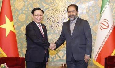 National Assembly Chairman Vuong Dinh Hue and General Governor of Isfahan province Reza Mortazavi