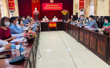 Cán bộ, lãnh đạo Mặt trận Tổ quốc tỉnh và lãnh đạo các ngành, đoàn thể tỉnh tham dự Hội nghị trực tuyến phản biện xã hội đối với Dự thảo Luật Thực hiện dân chủ ở cơ sở do Ủy ban Trung ương Mặt trận Tổ quốc Việt Nam tổ chức.
