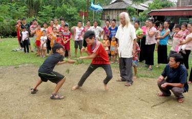 Traditional folk games reenacted during Sip Xi festival.
