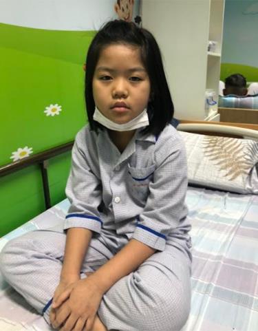 Em Nguyễn Khánh Linh là học sinh lớp 5E, Trường Tiểu học Kim Đồng, thành phố Yên Bái đang điều trị tại Viện Huyết học và Truyền máu Trung ương.