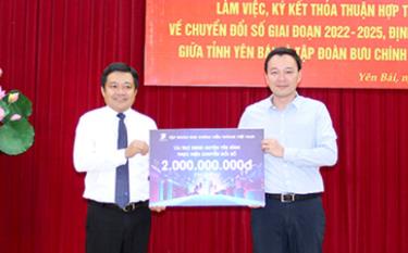 Tập đoàn Bưu chính Viễn thông Việt Nam tài trợ huyện Yên Bình 2 tỷ đồng để thực hiện chuyển đổi số.