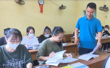 Một giờ học của thầy và trò Trường THPT Hồng Quang, huyện Lục Yên.
