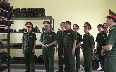 Đoàn công tác kiểm tra kho vũ khí, đạn Ban CHQS thị xã Nghĩa Lộ.