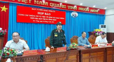 Đại tá Lâm Thành Sol, Giám đốc Công an tỉnh Sóc Trăng cung cấp thông tin tại buổi họp báo.