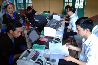 Staff of the VBSP branch in Yen Bai’s Mu Cang Chai district working with borrowers.
