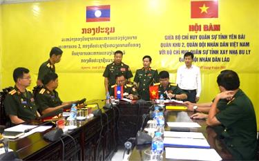 Lãnh đạo Quân khu 2 và UBND tỉnh Yên Bái chứng kiến Bộ CHQS hai tỉnh  Yên Bái và Xay Nhạ Bu Ly ký biên bản ghi nhớ năm 2022