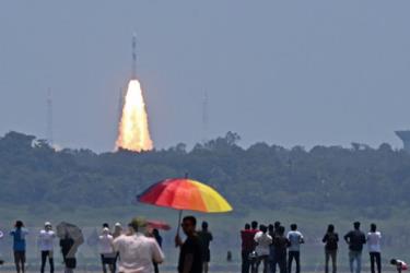 Tên lửa PSLV XL mang theo Tên lửa PSLV XL mang theo tàu thăm dò Mặt Trời Aditya-L1 được phóng từ Trung tâm vũ trụ Satish Dhawan ở Sriharikota, Ấn Độ ngày 2/9/2023.