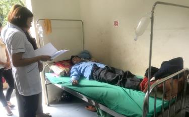 Trung tâm Kiểm soát bệnh tật tỉnh Yên Bái điều tra dịch tễ bệnh nhân sốt mò tại cơ sở.