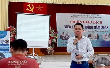 Phiên giao dịch tư vấn, cung cập thông tin thị trường lao động tại xã Xuân Ái, huyện Văn Yên.
