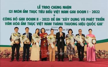 Trao chứng nhận các món ẩm thực tiêu biểu của Việt Nam.